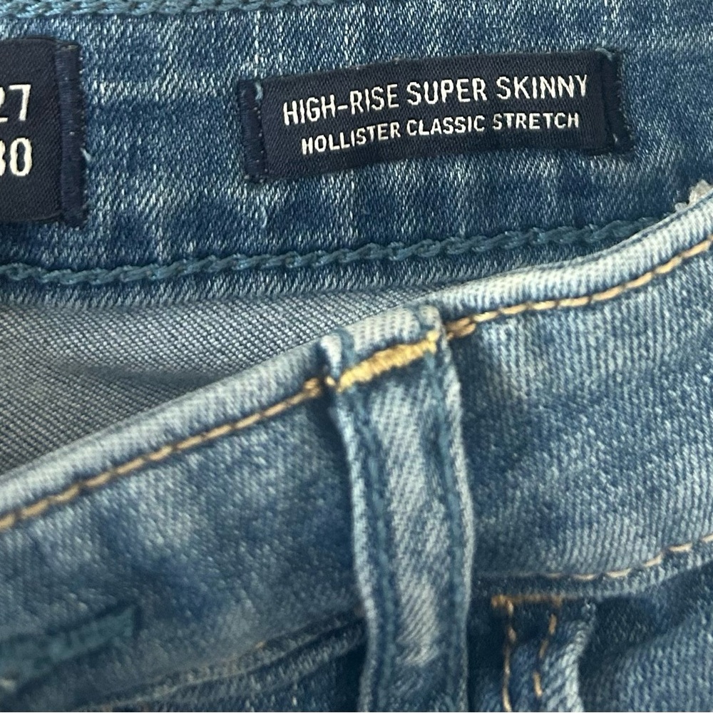 Hollister Classic Stretch High-Rise Jeans - Picture 3 of 3